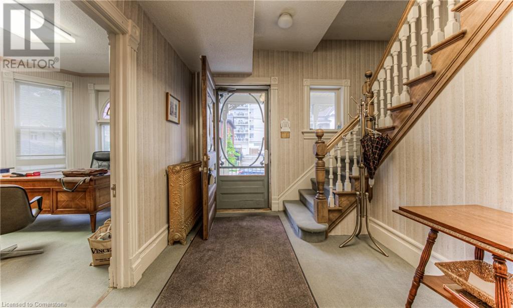 9 Ahrens Street W, Kitchener, Ontario  N2H 4B6 - Photo 4 - 40728604