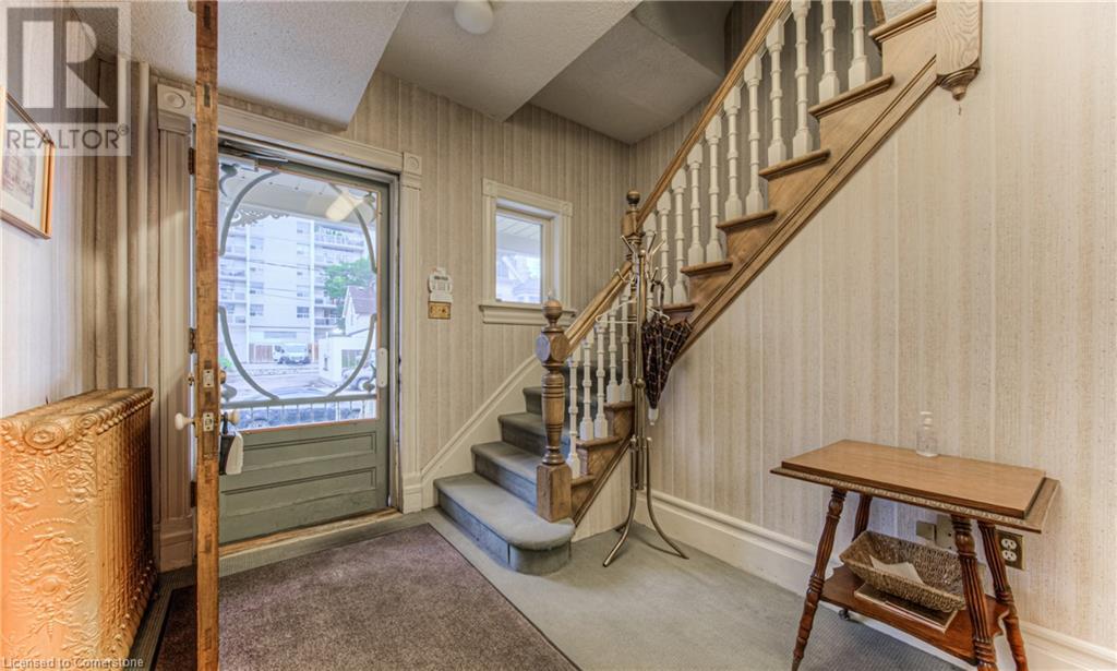 9 Ahrens Street W, Kitchener, Ontario  N2H 4B6 - Photo 5 - 40728604