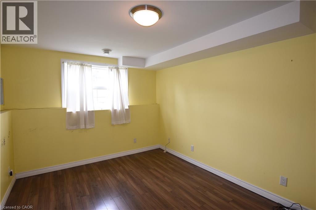 3 Elgin Street S, Thorold, Ontario  L2V 3B3 - Photo 4 - 40728325