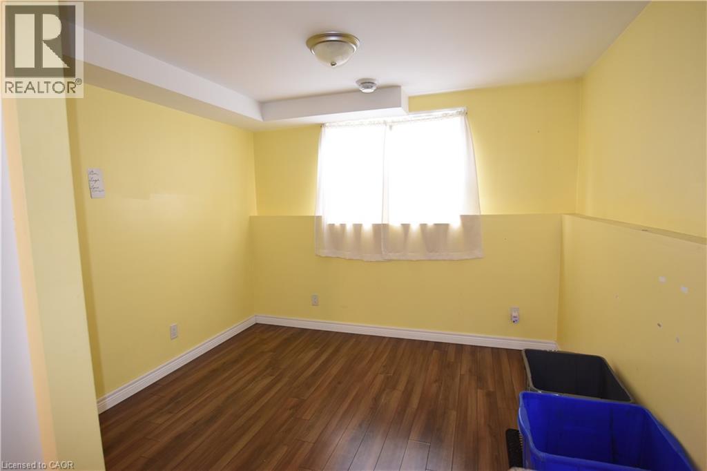 3 Elgin Street S, Thorold, Ontario  L2V 3B3 - Photo 5 - 40728325