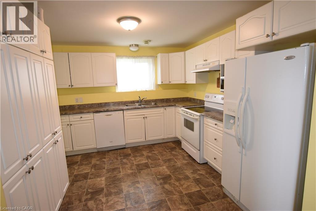 75 Pine Street S, Thorold, Ontario  L2V 3L8 - Photo 2 - 40725700