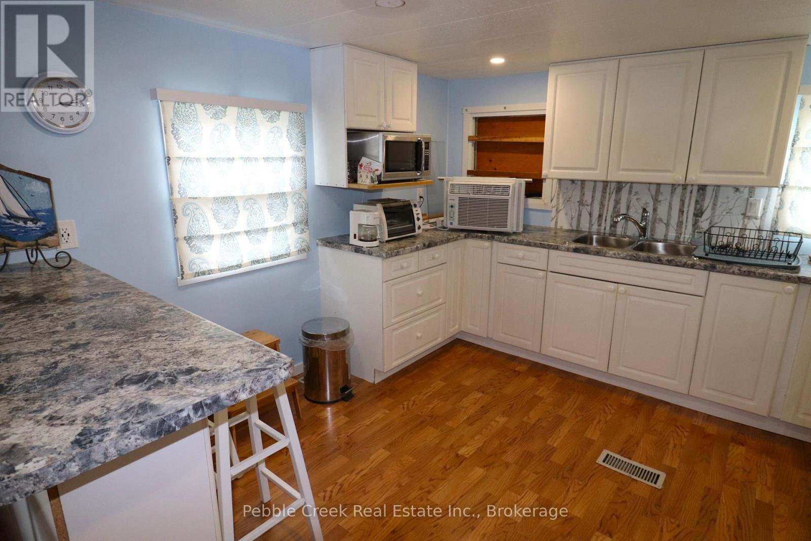 6 Turnbull's Grove Road S, Bluewater, Ontario  N0M 1N0 - Photo 8 - X12148878