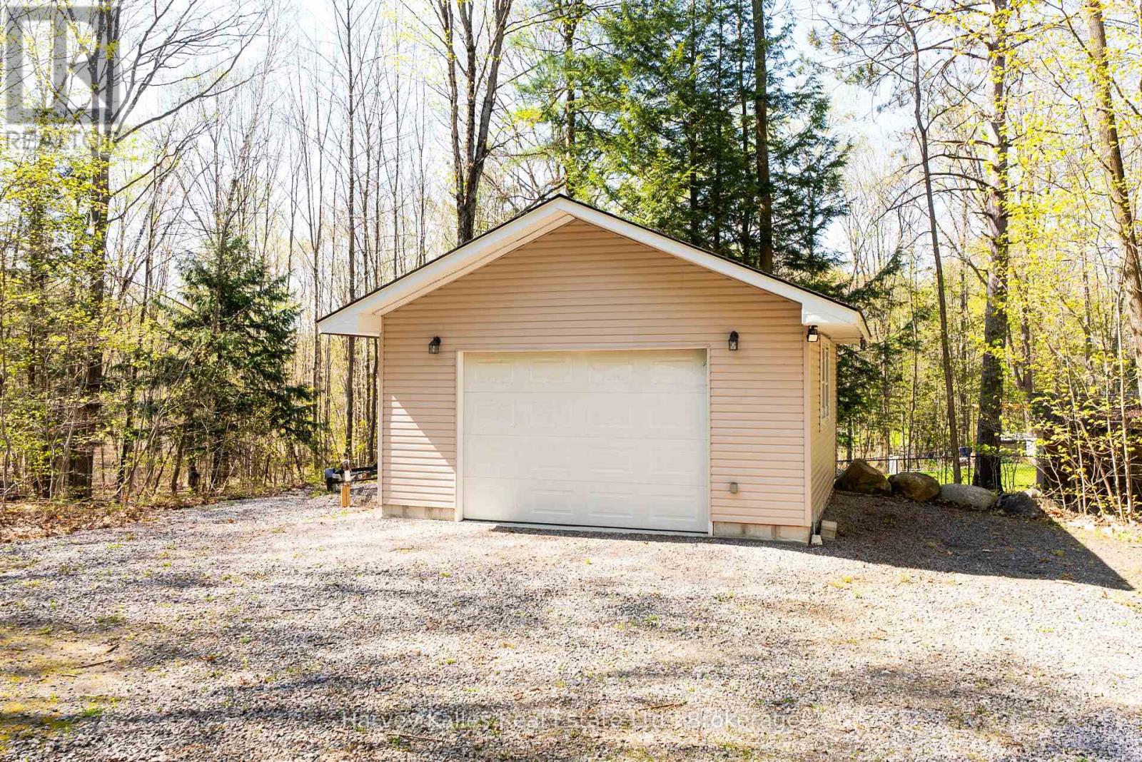 21 Todholm Drive, Muskoka Lakes, Ontario  P0B 1J0 - Photo 11 - X12149516