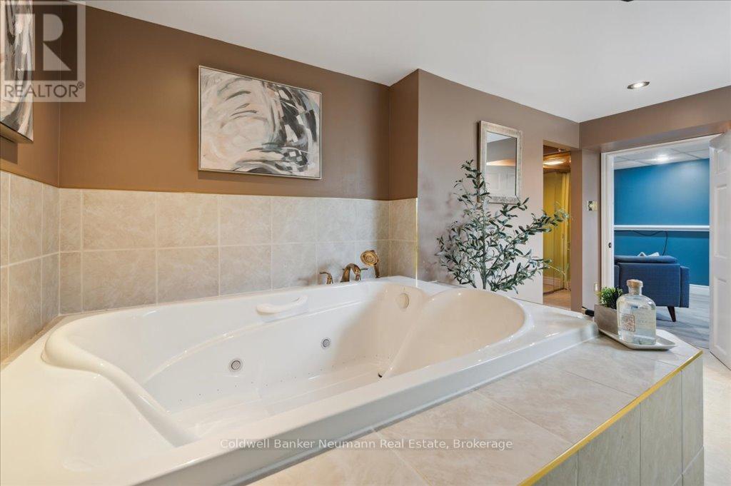 102 Barnicke Drive, Cambridge, Ontario  N3C 3M4 - Photo 18 - X12149831