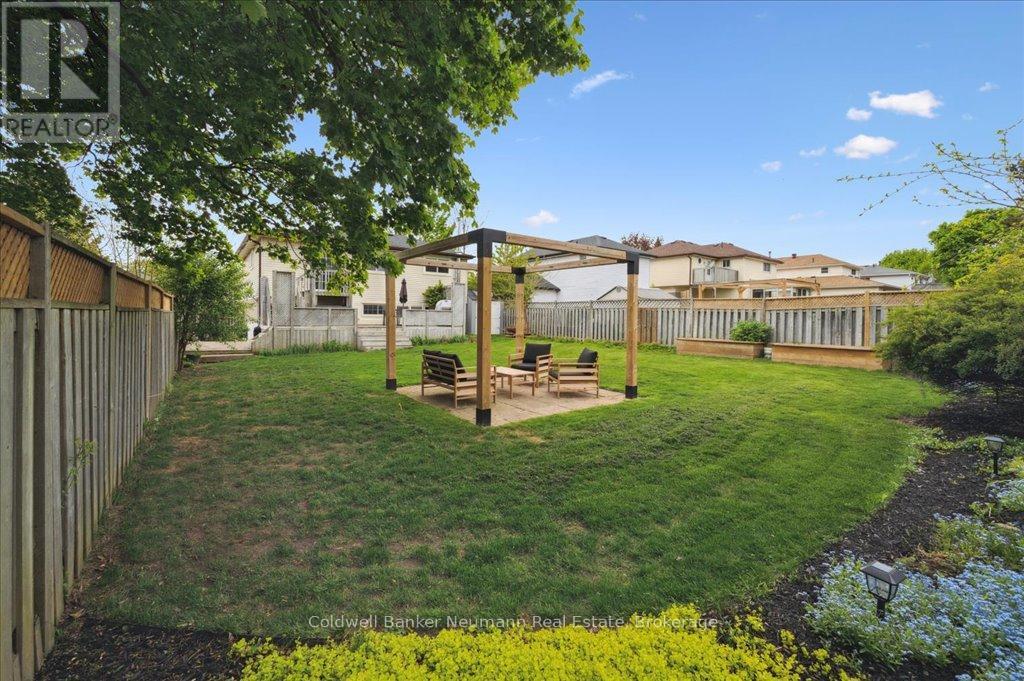 102 Barnicke Drive, Cambridge, Ontario  N3C 3M4 - Photo 40 - X12149831