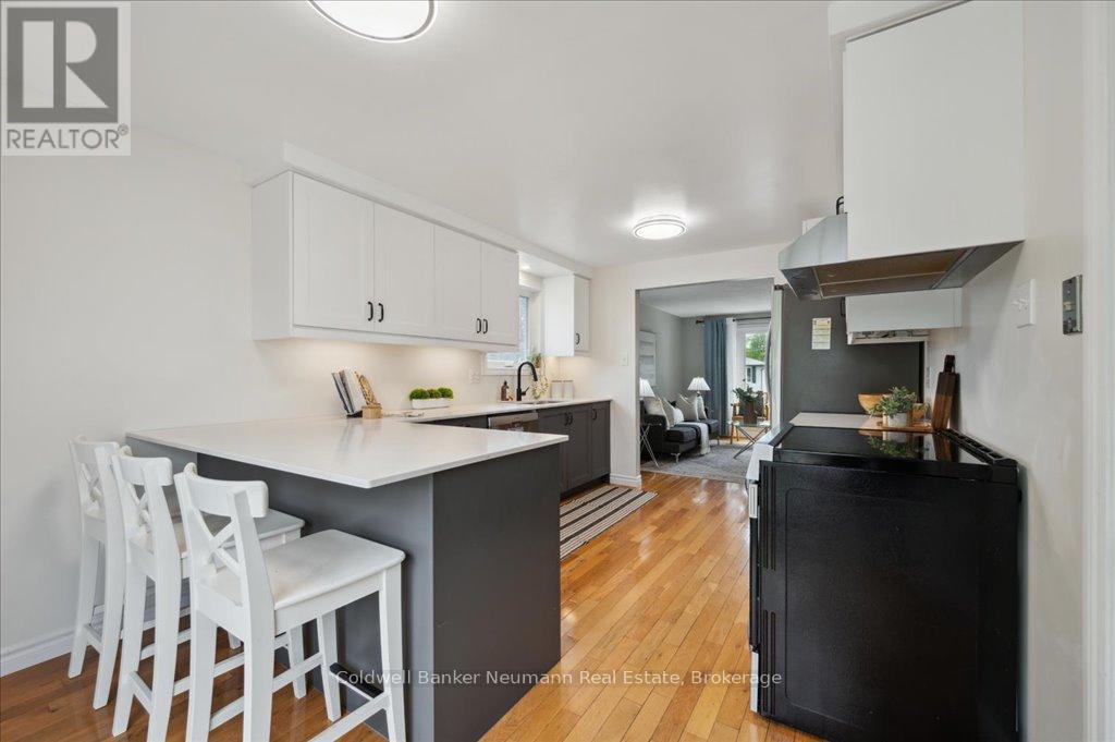 102 Barnicke Drive, Cambridge, Ontario  N3C 3M4 - Photo 8 - X12149831