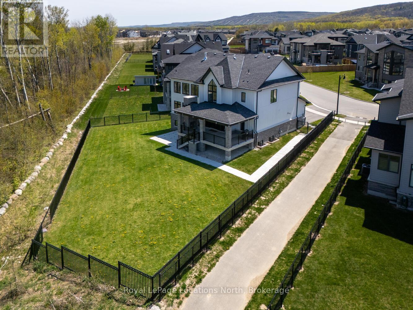 166 Springside Crescent, Blue Mountains, Ontario  L9Y 5L3 - Photo 2 - X12150363