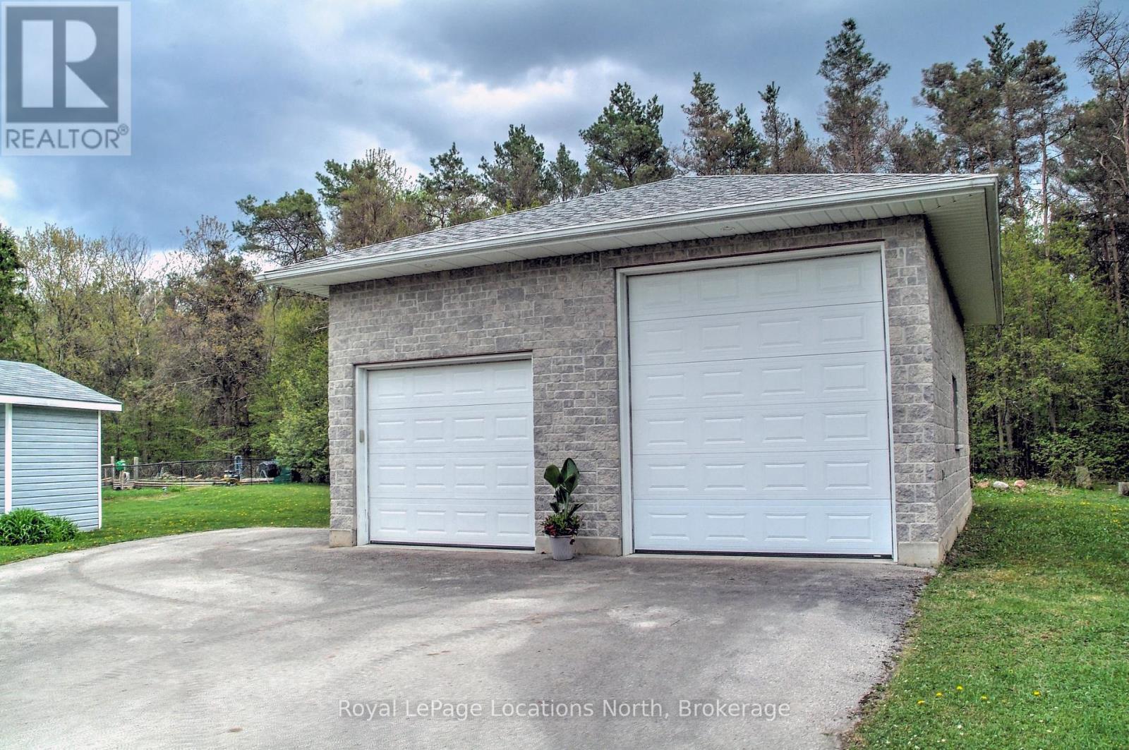 30 Pine Tree Drive, South Bruce Peninsula, Ontario  N0H 1P0 - Photo 4 - X12150422