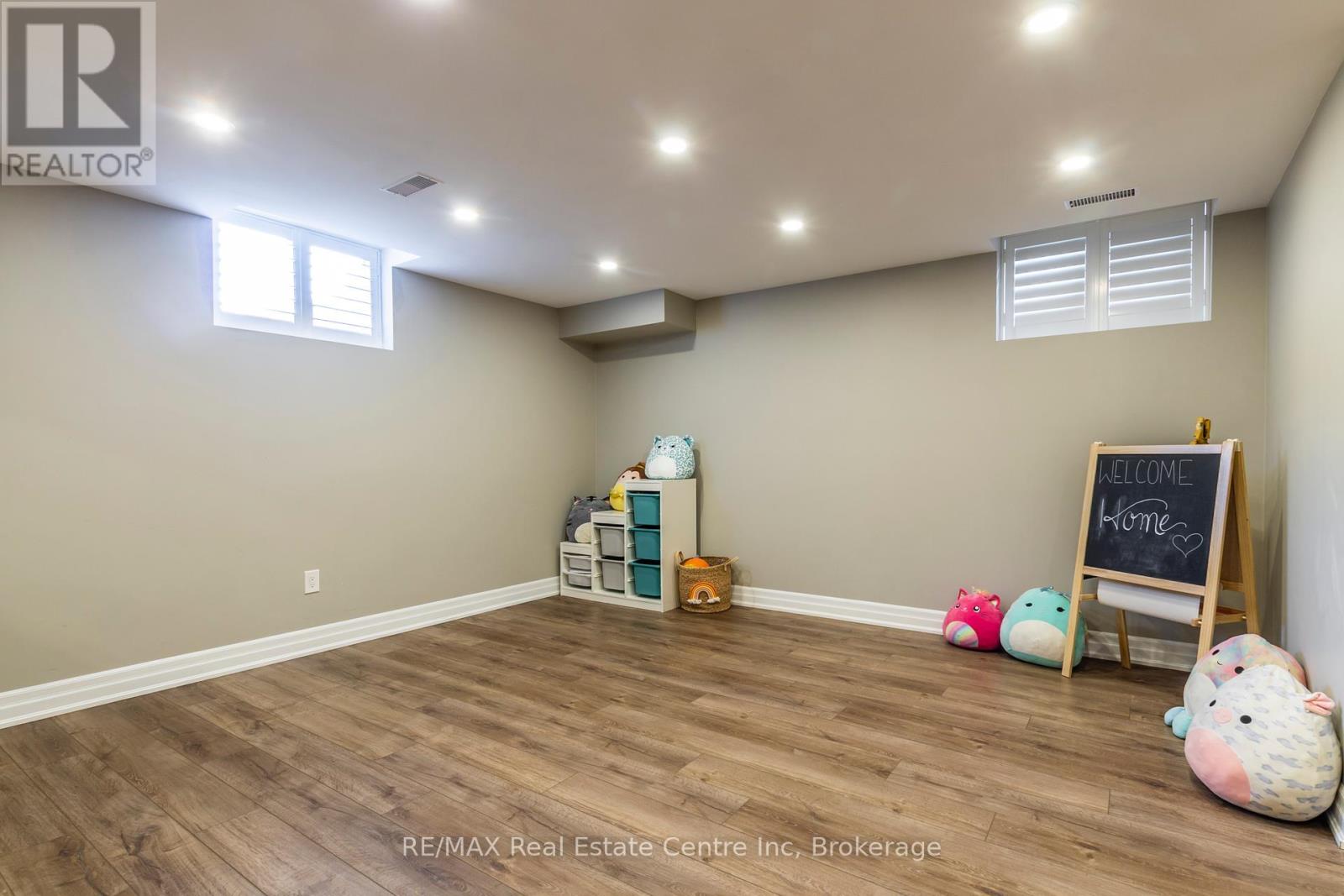 358 Salisbury Avenue, Cambridge, Ontario  N1S 0A2 - Photo 33 - X12150848
