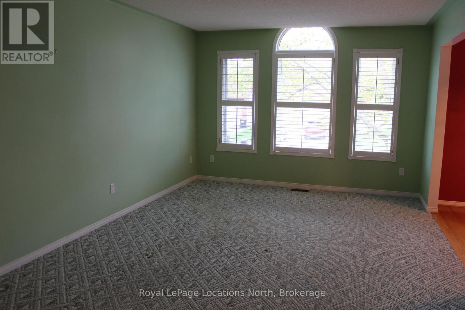 21 Langevin Drive, Wasaga Beach, Ontario  L9Z 1C6 - Photo 12 - S12151229