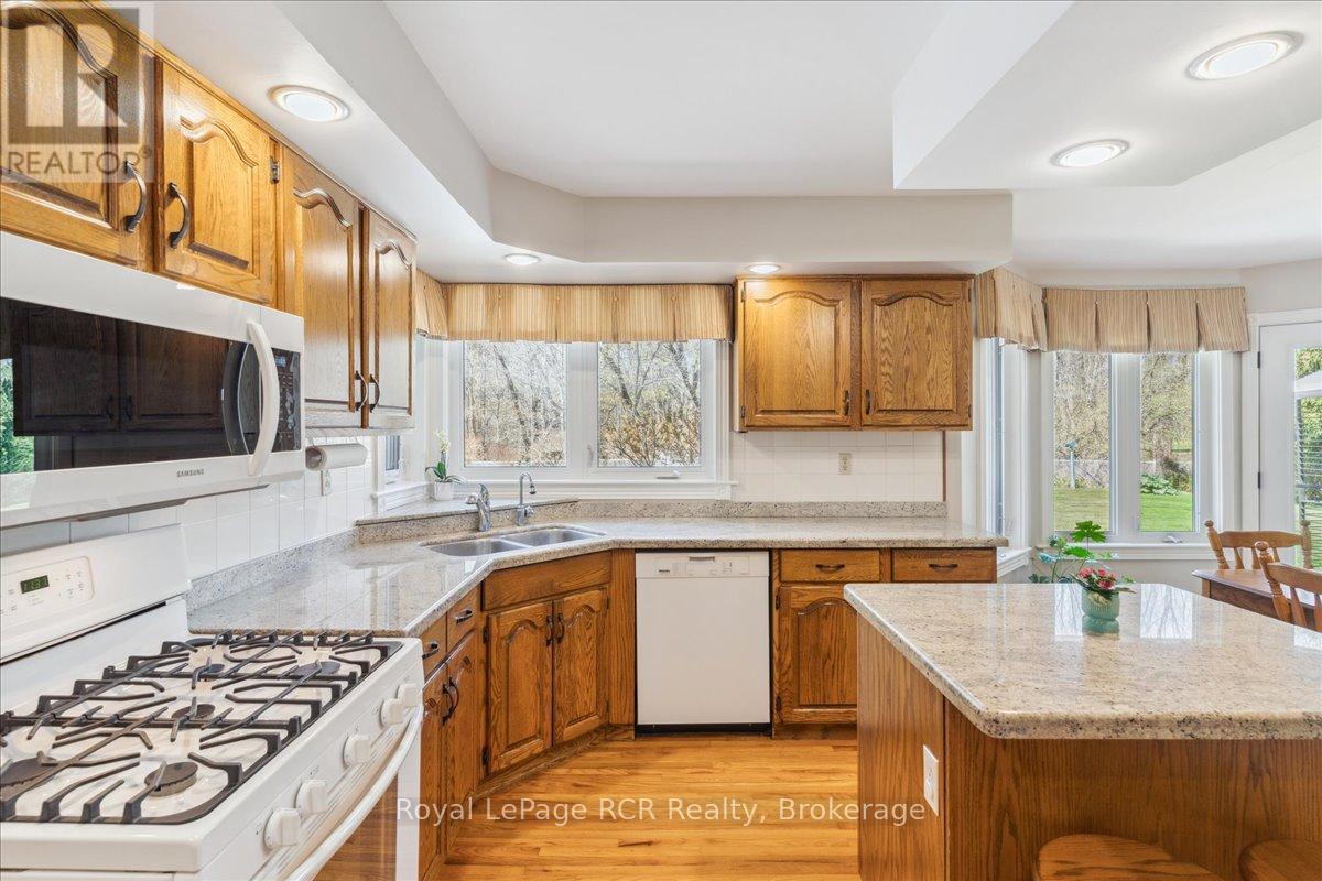 174 Forest Hill Drive, Georgian Bluffs, Ontario  N4K 5N6 - Photo 13 - X12151331