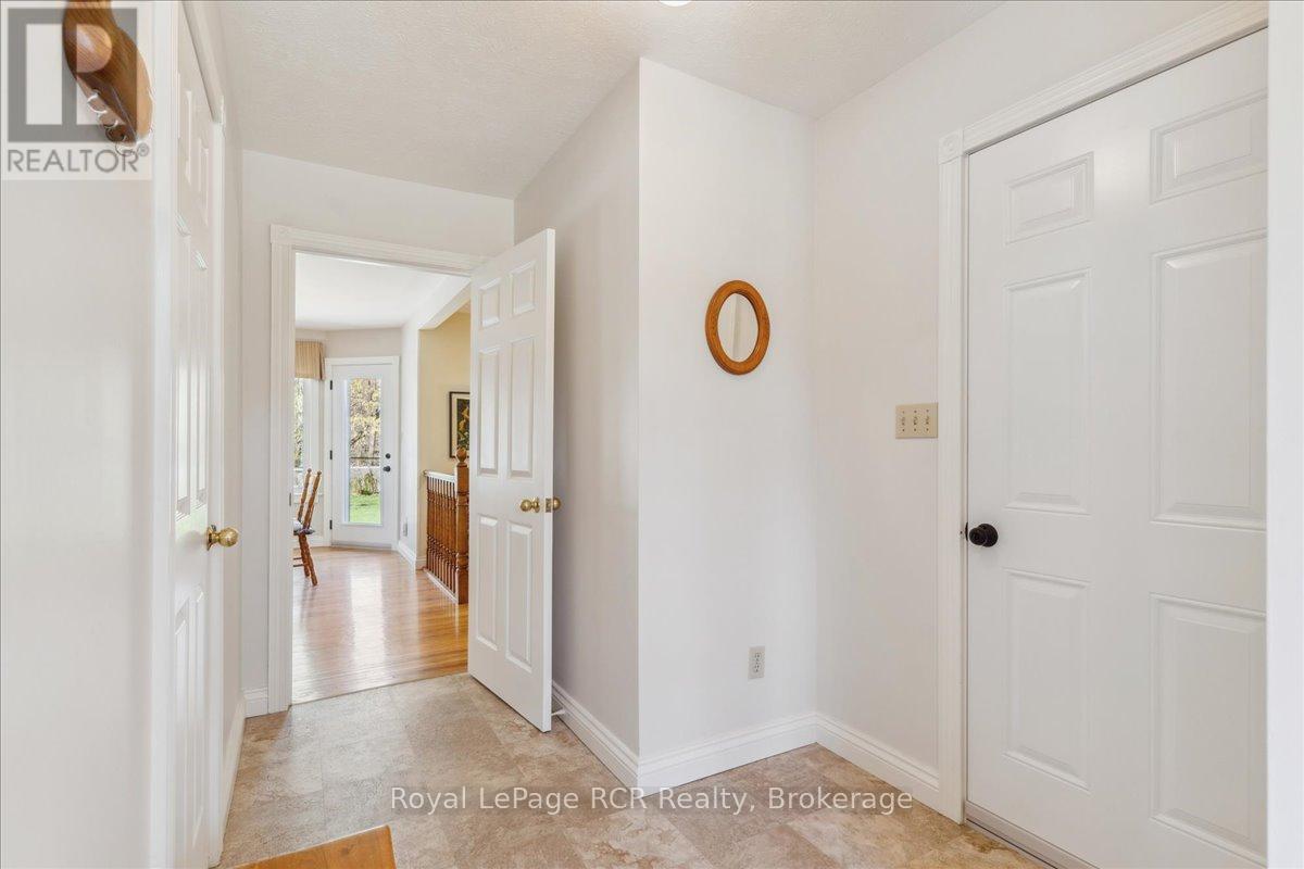 174 Forest Hill Drive, Georgian Bluffs, Ontario  N4K 5N6 - Photo 21 - X12151331