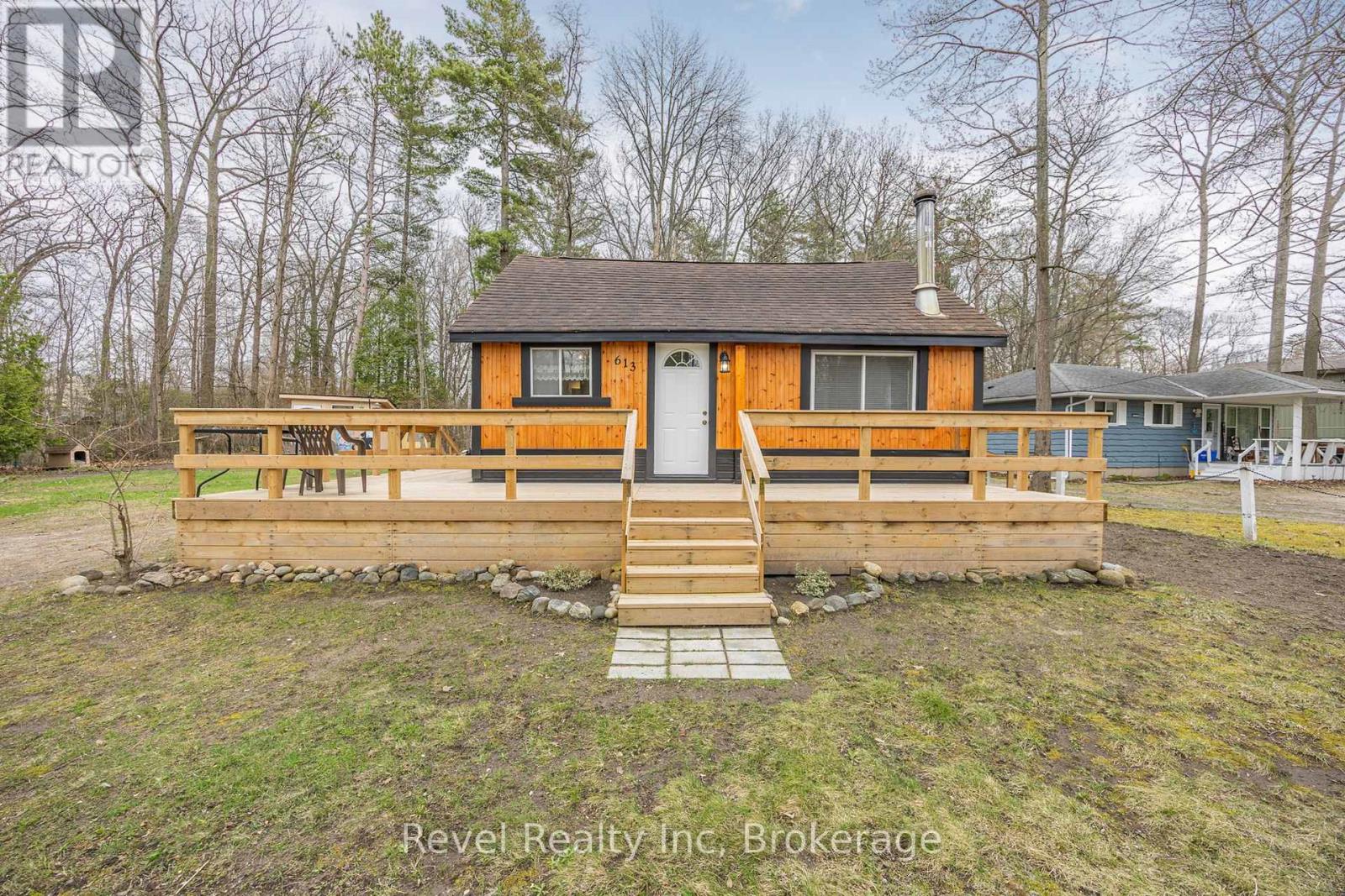 613 Oxbow Park Drive, Wasaga Beach, Ontario  L9Z 2V2 - Photo 2 - S12151592