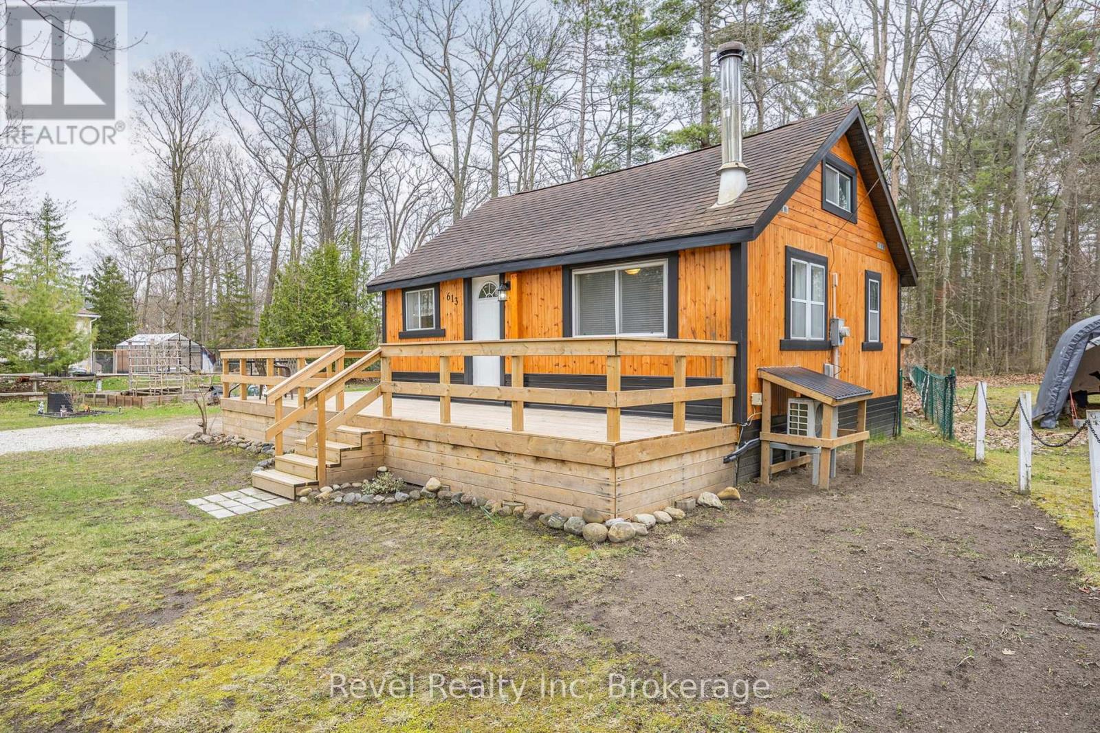 613 Oxbow Park Drive, Wasaga Beach, Ontario  L9Z 2V2 - Photo 3 - S12151592