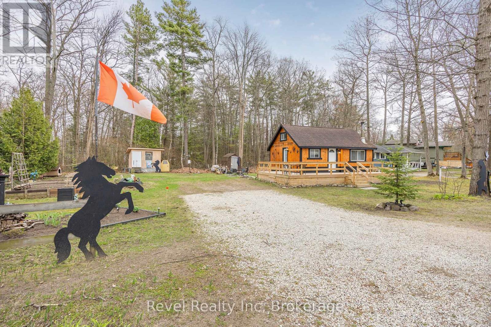 613 Oxbow Park Drive, Wasaga Beach, Ontario  L9Z 2V2 - Photo 4 - S12151592