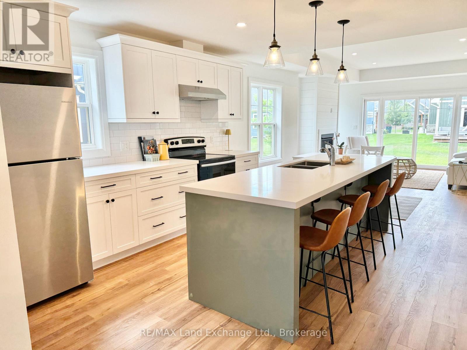94 Eagle Court, Saugeen Shores, Ontario  N0H 2C3 - Photo 5 - X12151572