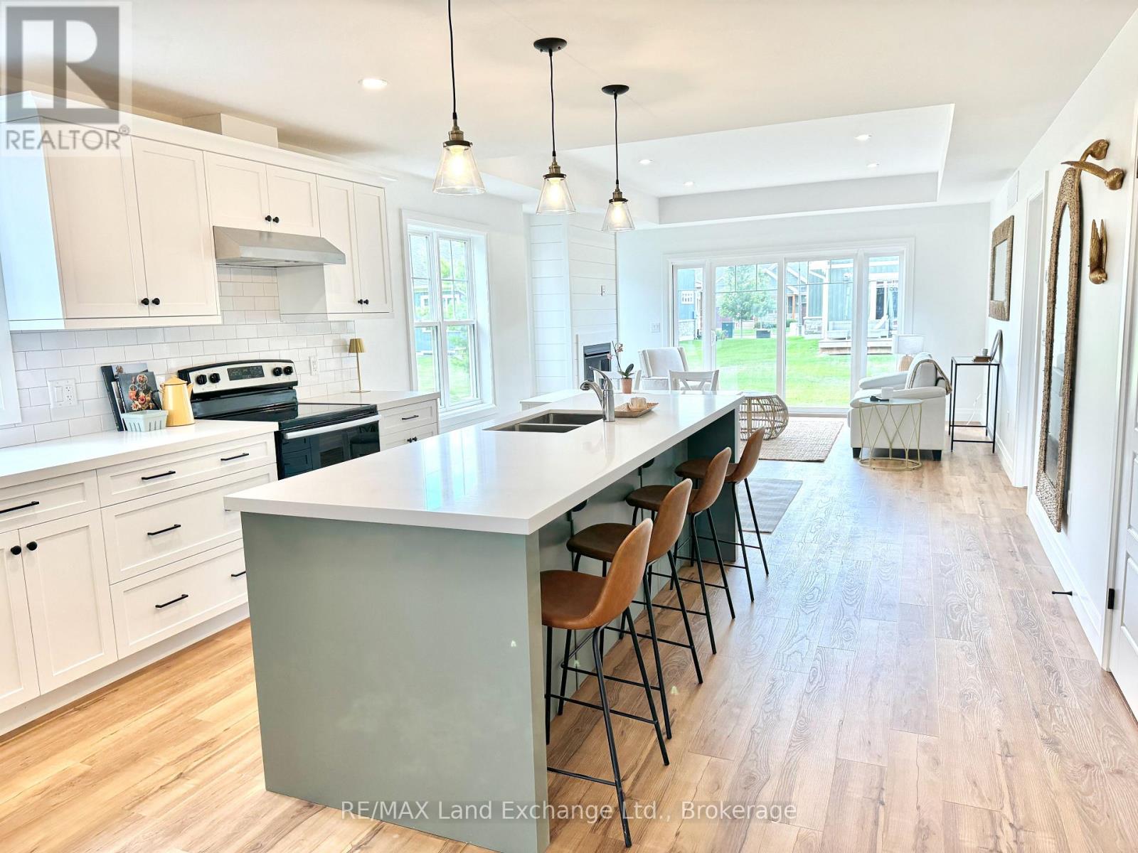 102 Eagle Court, Saugeen Shores, Ontario  N0H 2C3 - Photo 5 - X12151576