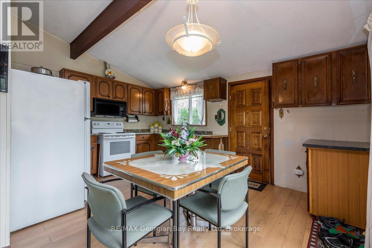 25 Tall Pines Drive W, Tiny, Ontario  L9M 0H4 - Photo 10 - S12151741