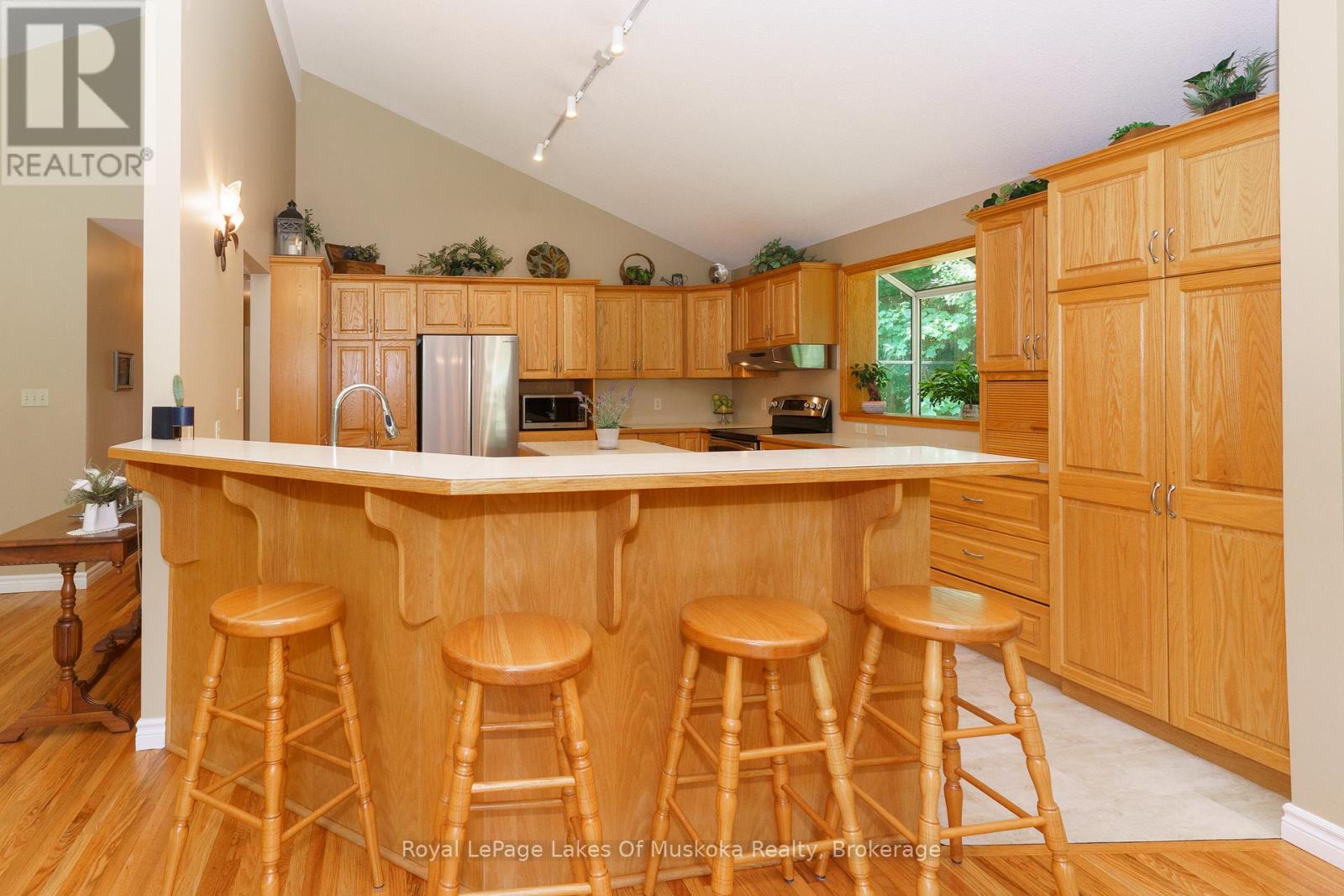 1020 Amelia Crescent, Gravenhurst, Ontario  P0E 1G0 - Photo 13 - X12151628