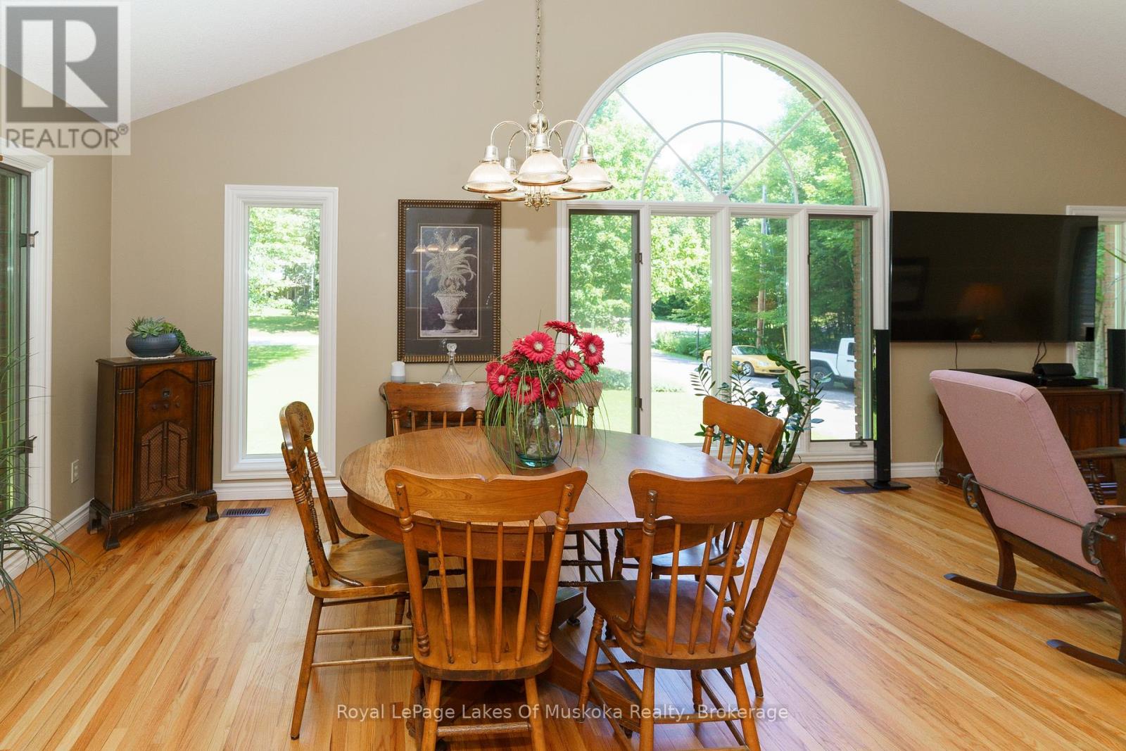 1020 Amelia Crescent, Gravenhurst, Ontario  P0E 1G0 - Photo 14 - X12151628