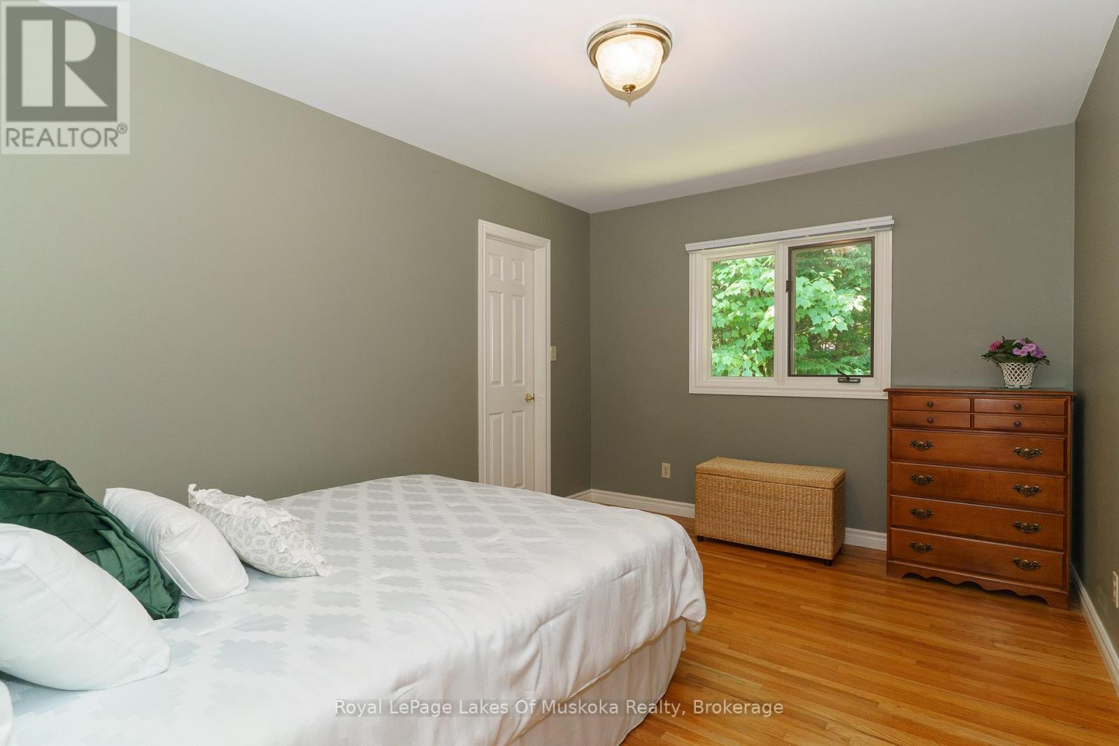 1020 Amelia Crescent, Gravenhurst, Ontario  P0E 1G0 - Photo 19 - X12151628