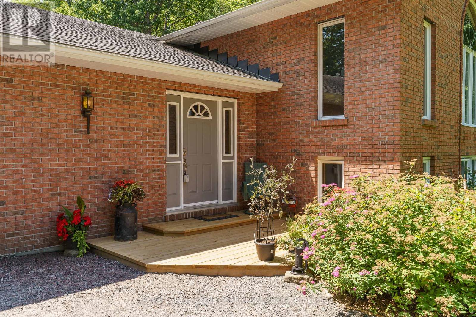 1020 Amelia Crescent, Gravenhurst, Ontario  P0E 1G0 - Photo 4 - X12151628