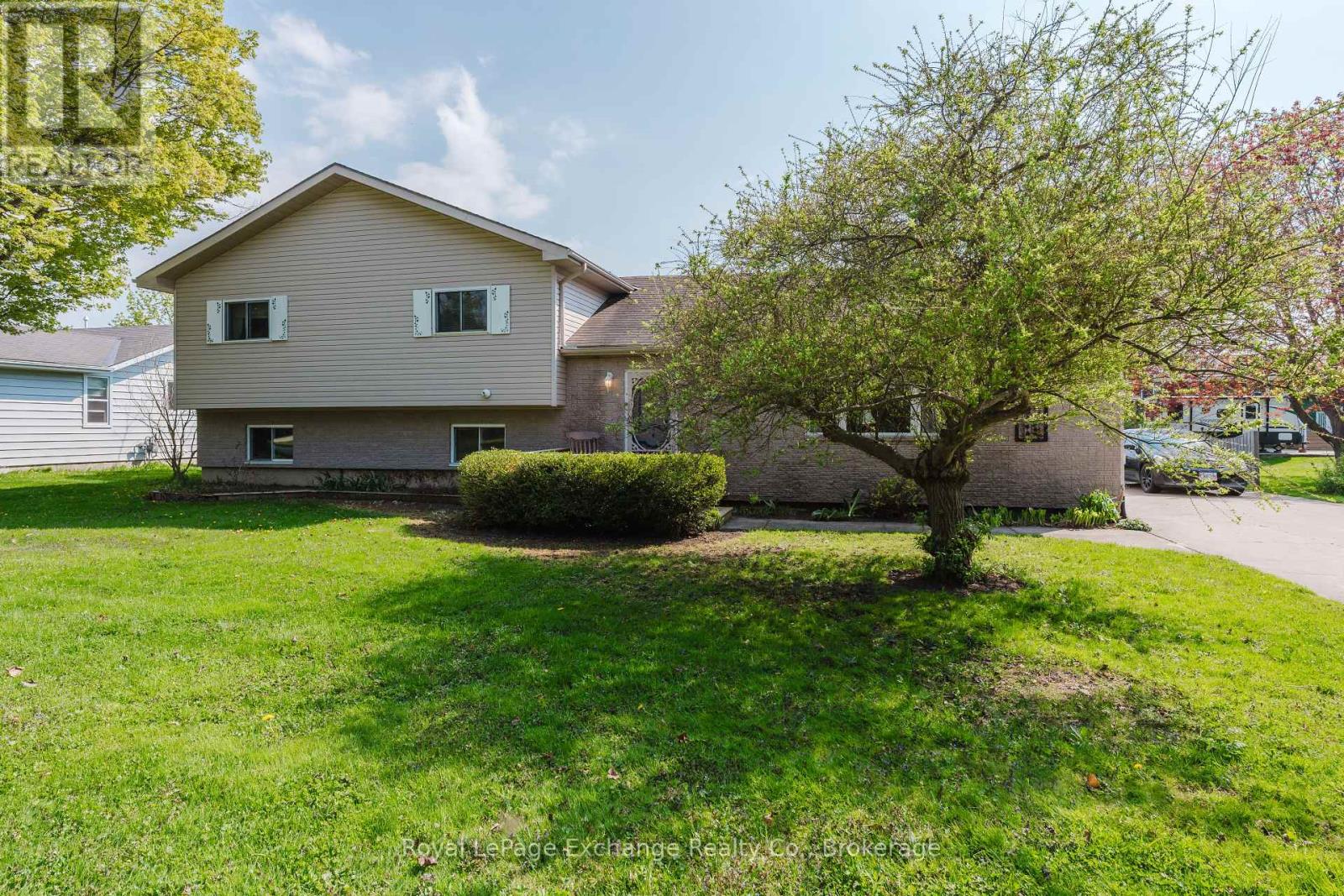 363 Morpeth Street, Saugeen Shores, Ontario  N0H 2L0 - Photo 12 - X12151797