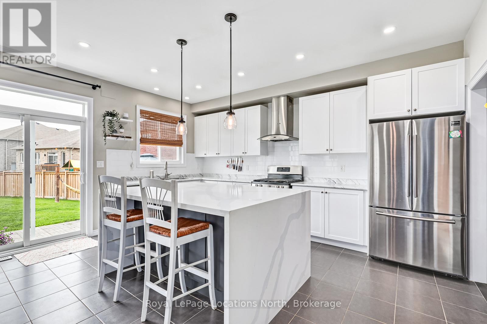 1 Academy Avenue, Wasaga Beach, Ontario  L9Z 0G9 - Photo 10 - S12151941