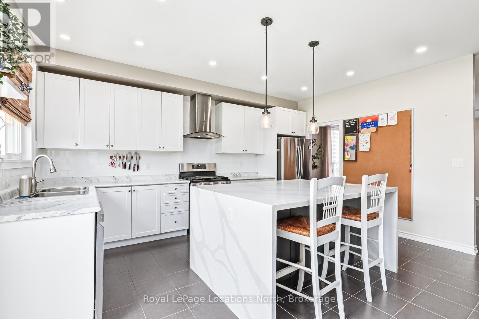1 Academy Avenue, Wasaga Beach, Ontario  L9Z 0G9 - Photo 11 - S12151941