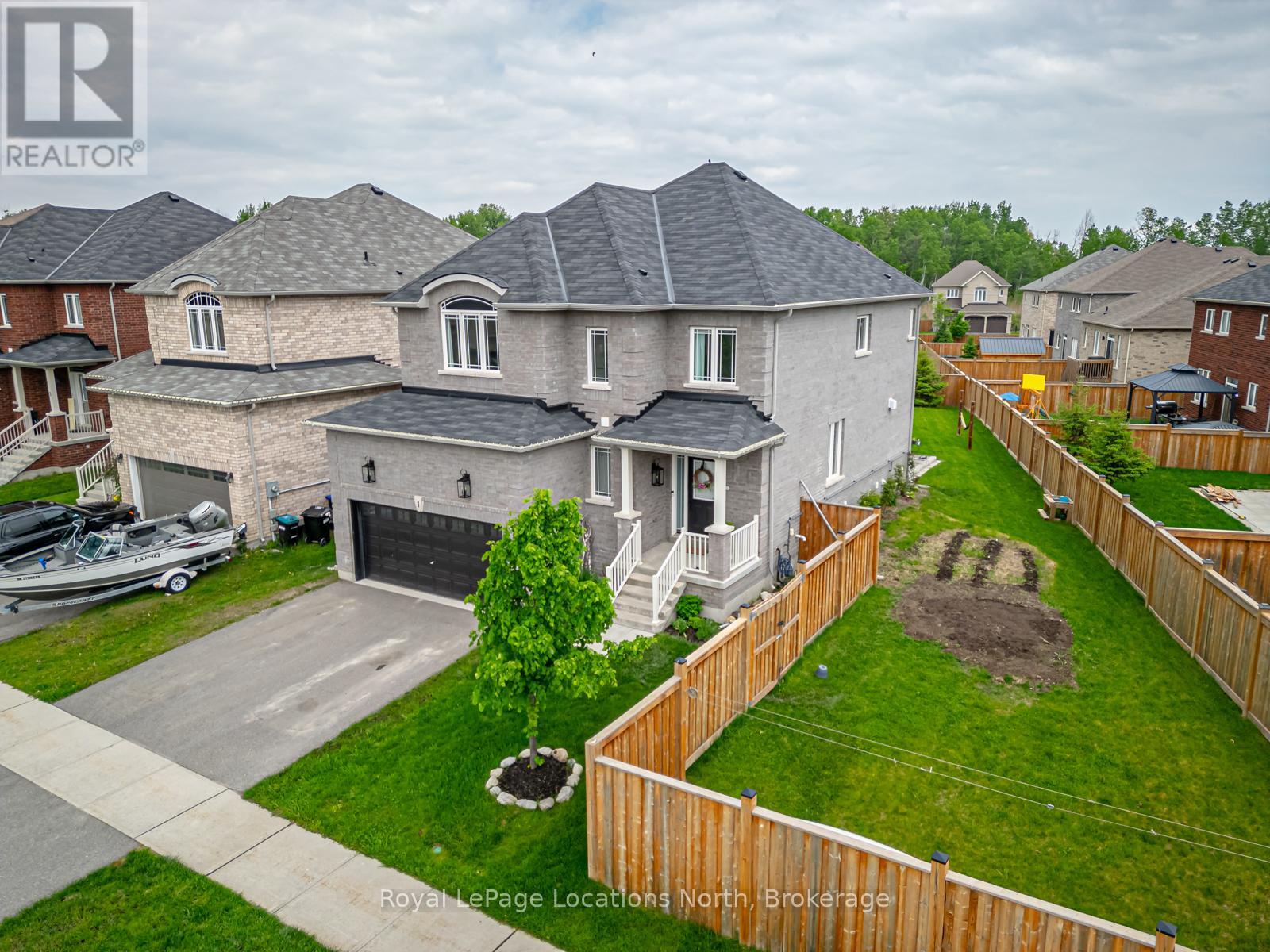 1 Academy Avenue, Wasaga Beach, Ontario  L9Z 0G9 - Photo 2 - S12151941