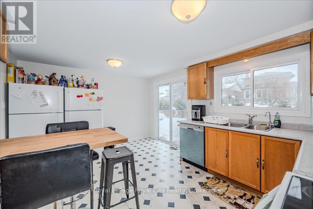 145 Kortright Road W, Guelph, Ontario  N1G 3N9 - Photo 14 - X12152080