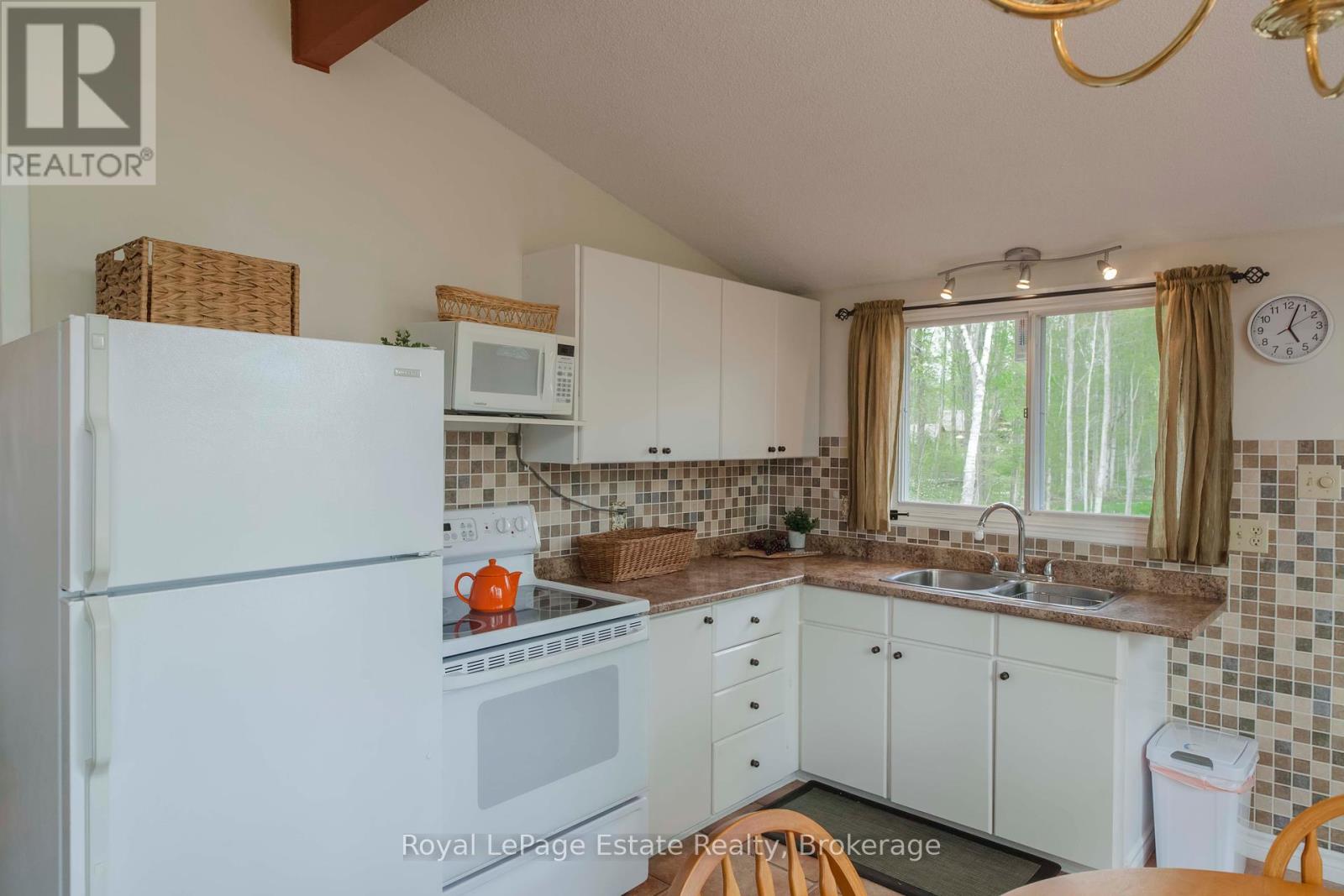 31 Deer Trail Road, South Bruce Peninsula, Ontario  N0H 2G0 - Photo 13 - X12152331