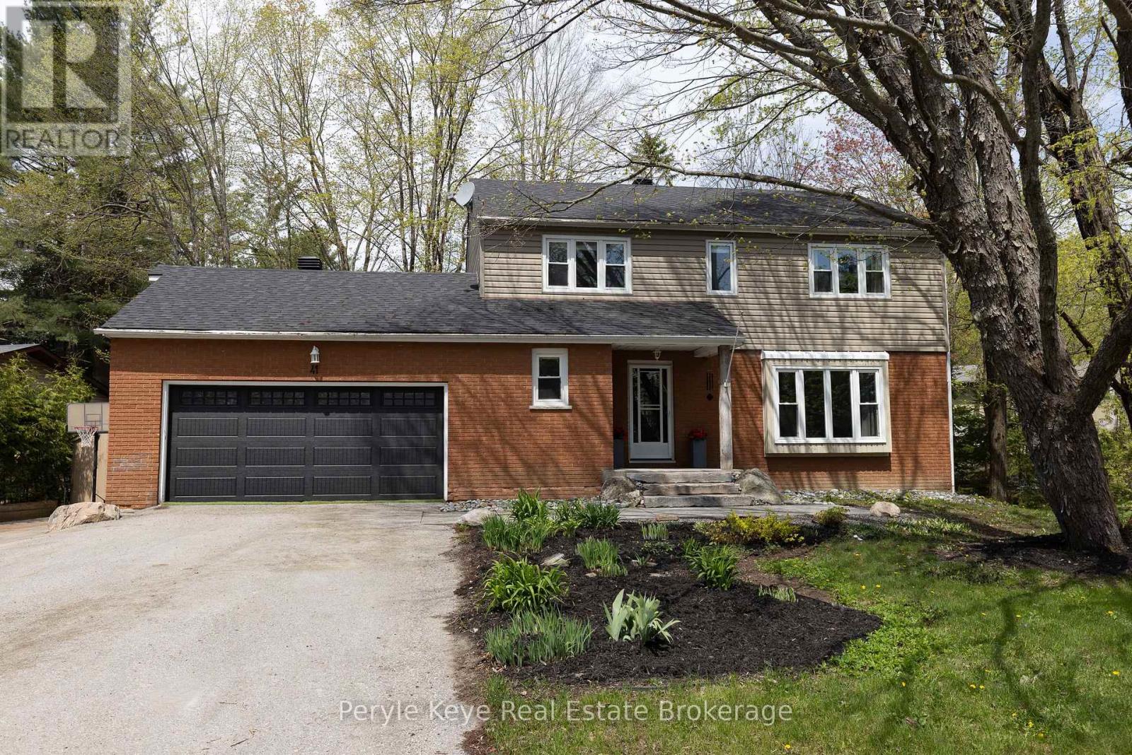 41 Woodland Drive, Bracebridge, Ontario  P1L 1M3 - Photo 1 - X12152961