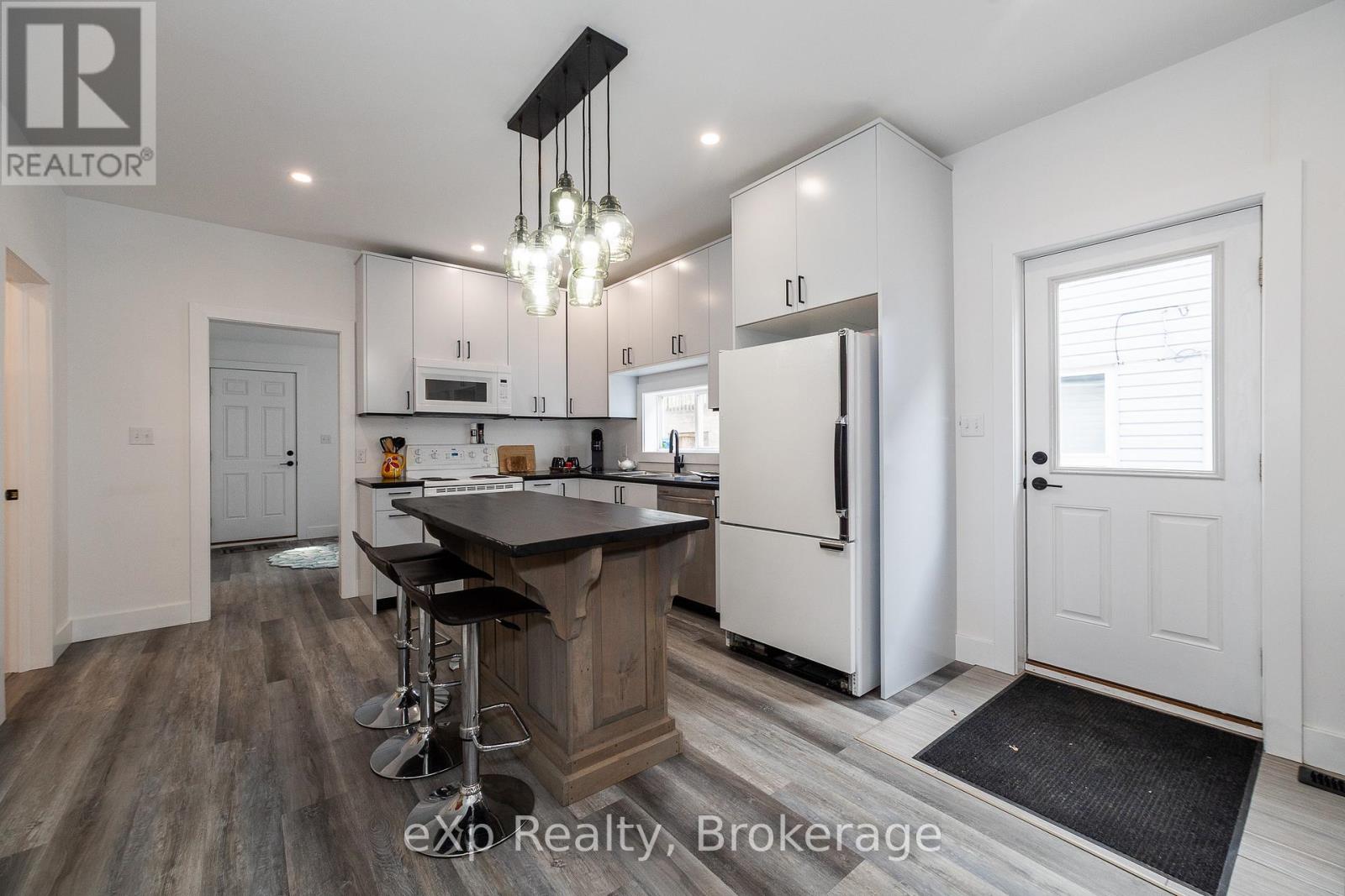 360 Frank Street, South Bruce Peninsula, Ontario  N0H 2T0 - Photo 10 - X12152998