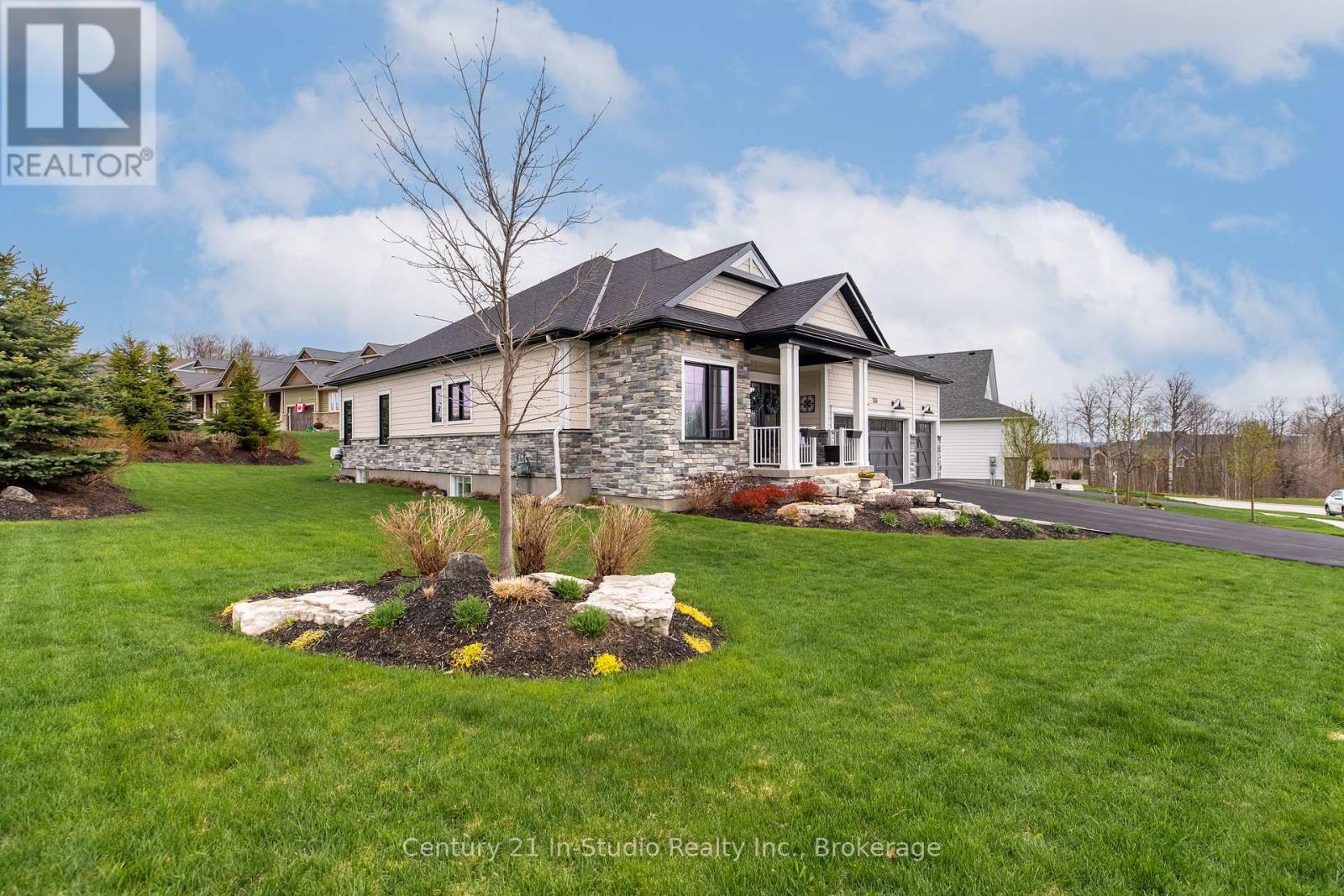 136 Cobble Beach Drive, Georgian Bluffs, Ontario  N0H 1S0 - Photo 3 - X12153088