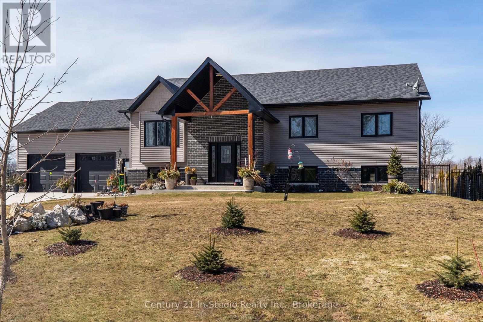 73 Everett Road, South Bruce Peninsula, Ontario  N0H 2T0 - Photo 4 - X12153203