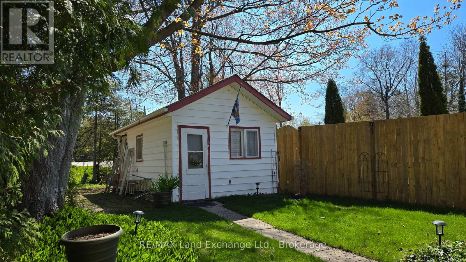 551 Attawandaron Road, Huron-Kinloss, Ontario  N2Z 2X3 - Photo 3 - X12153231