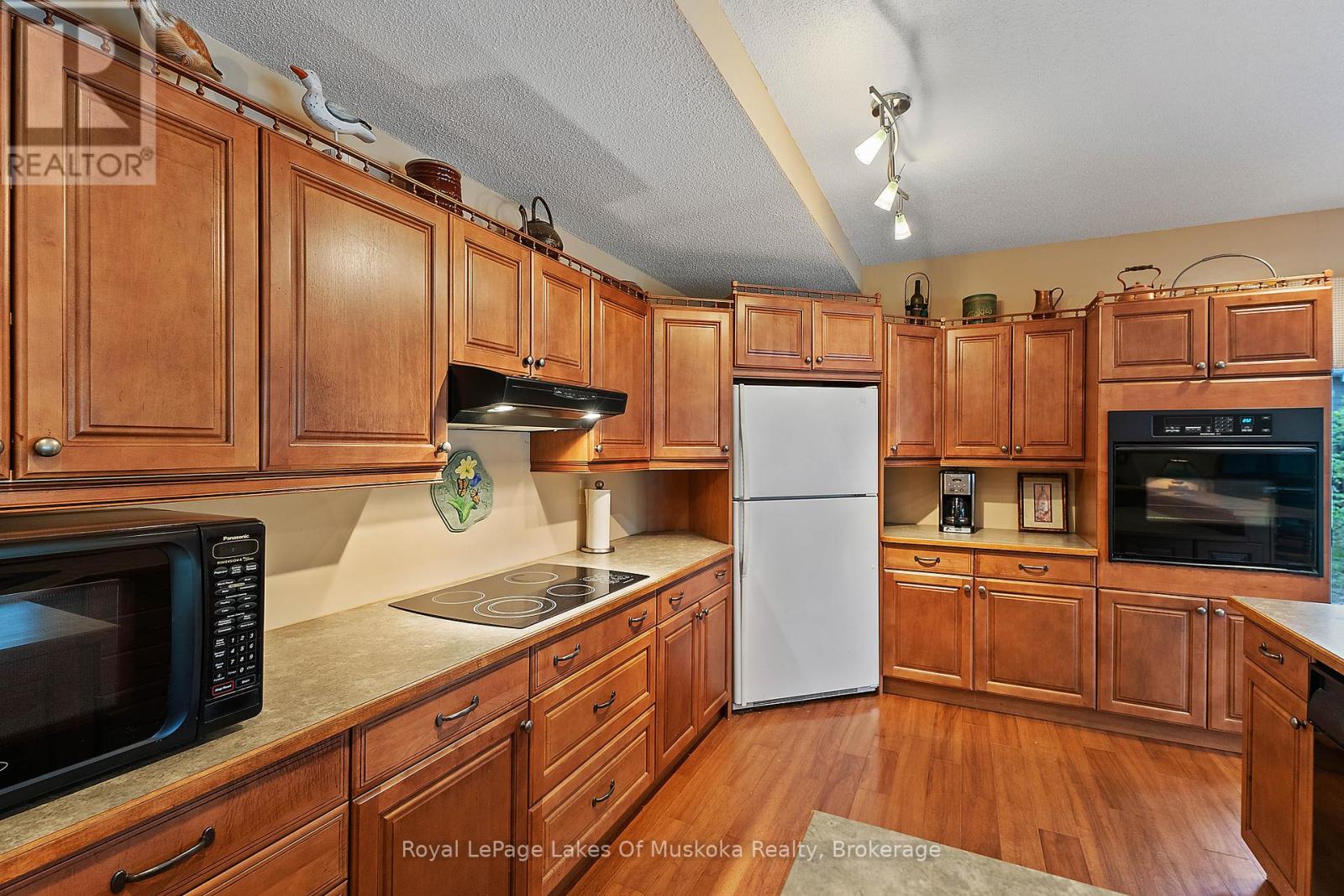 1050 Packers Bay Road, Muskoka Lakes, Ontario  P0C 1M0 - Photo 23 - X12153251