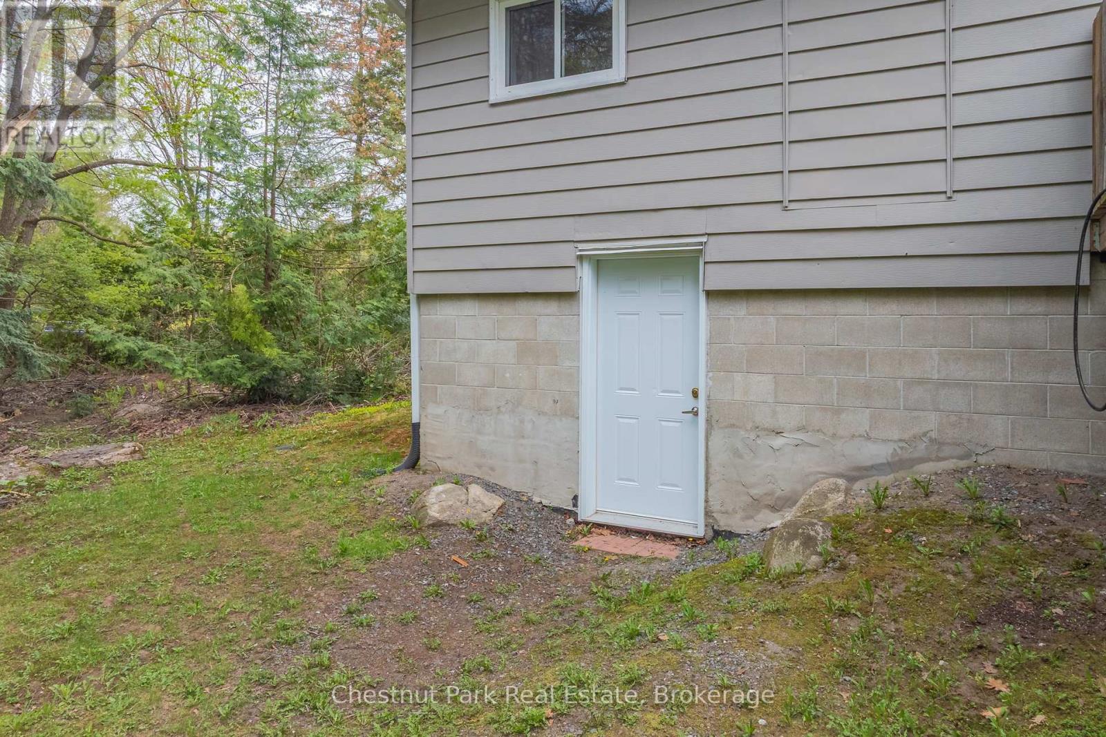 1330 Cedar Lane, Bracebridge, Ontario  P1L 1W0 - Photo 32 - X12153504
