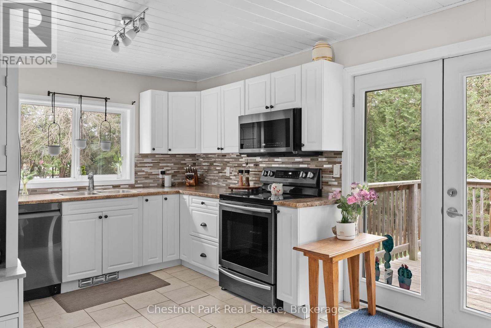 1330 Cedar Lane, Bracebridge, Ontario  P1L 1W0 - Photo 5 - X12153504
