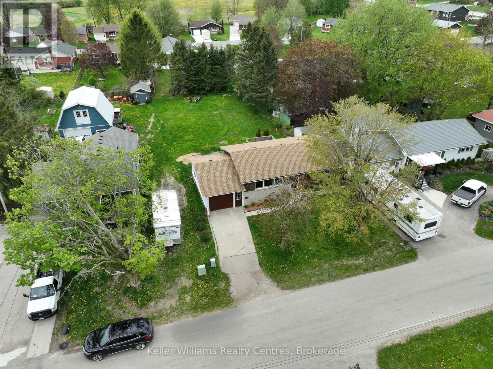 78 Elgin Avenue, Arran-Elderslie, Ontario  N0H 2N0 - Photo 3 - X12153809