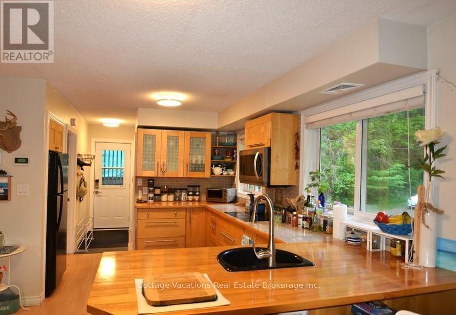 341 Old North Road, Huntsville, Ontario  P1H 2J4 - Photo 13 - X12154016