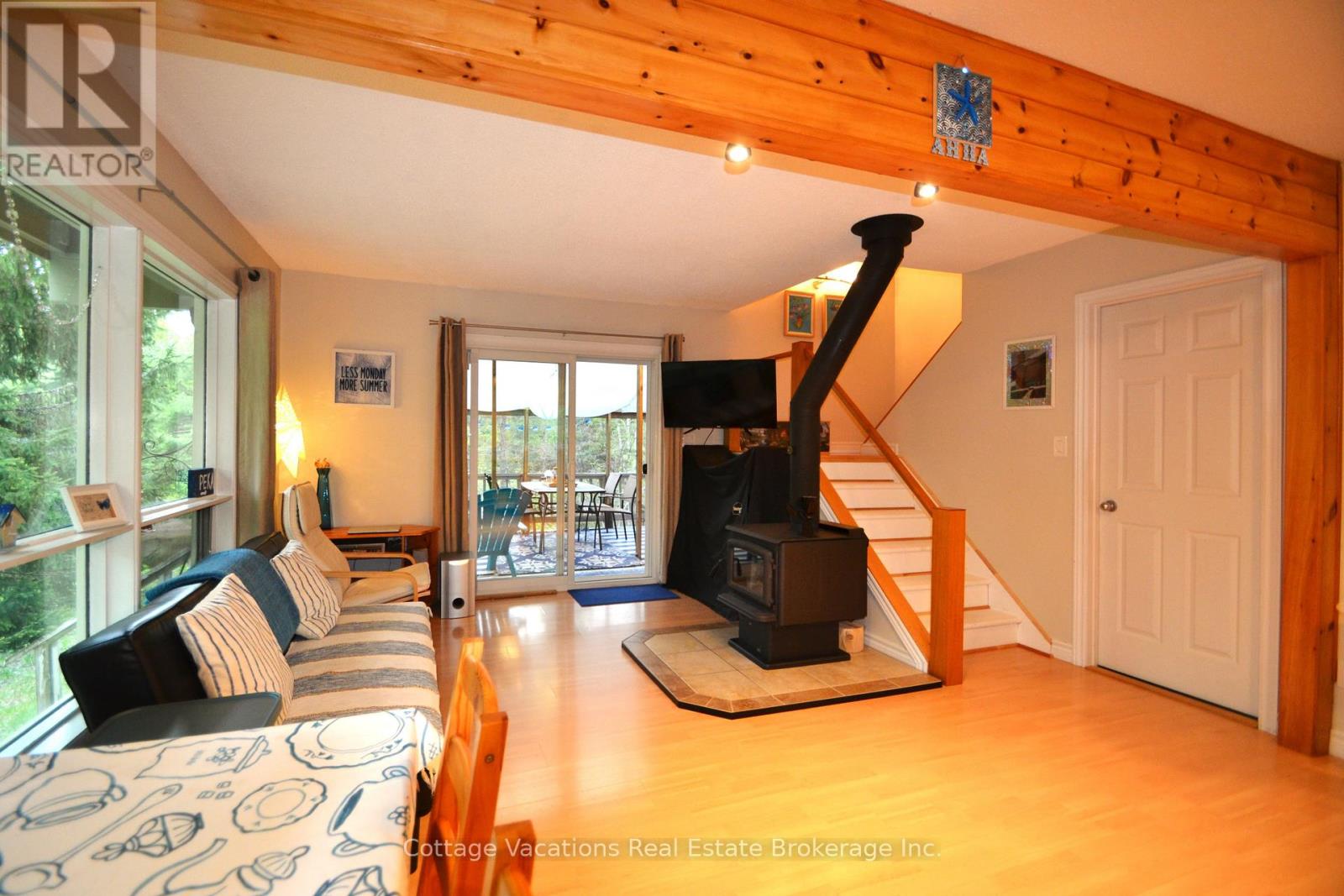 341 Old North Road, Huntsville, Ontario  P1H 2J4 - Photo 4 - X12154016