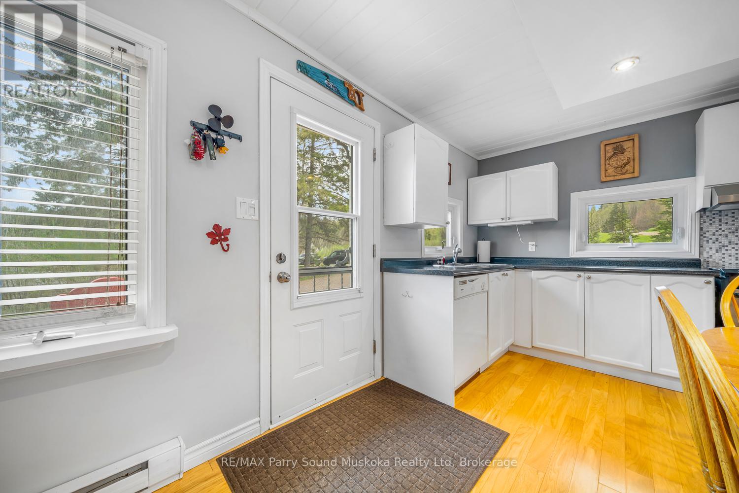 22 Dickinson Road, Mckellar, Ontario  P2A 2W7 - Photo 10 - X12154092