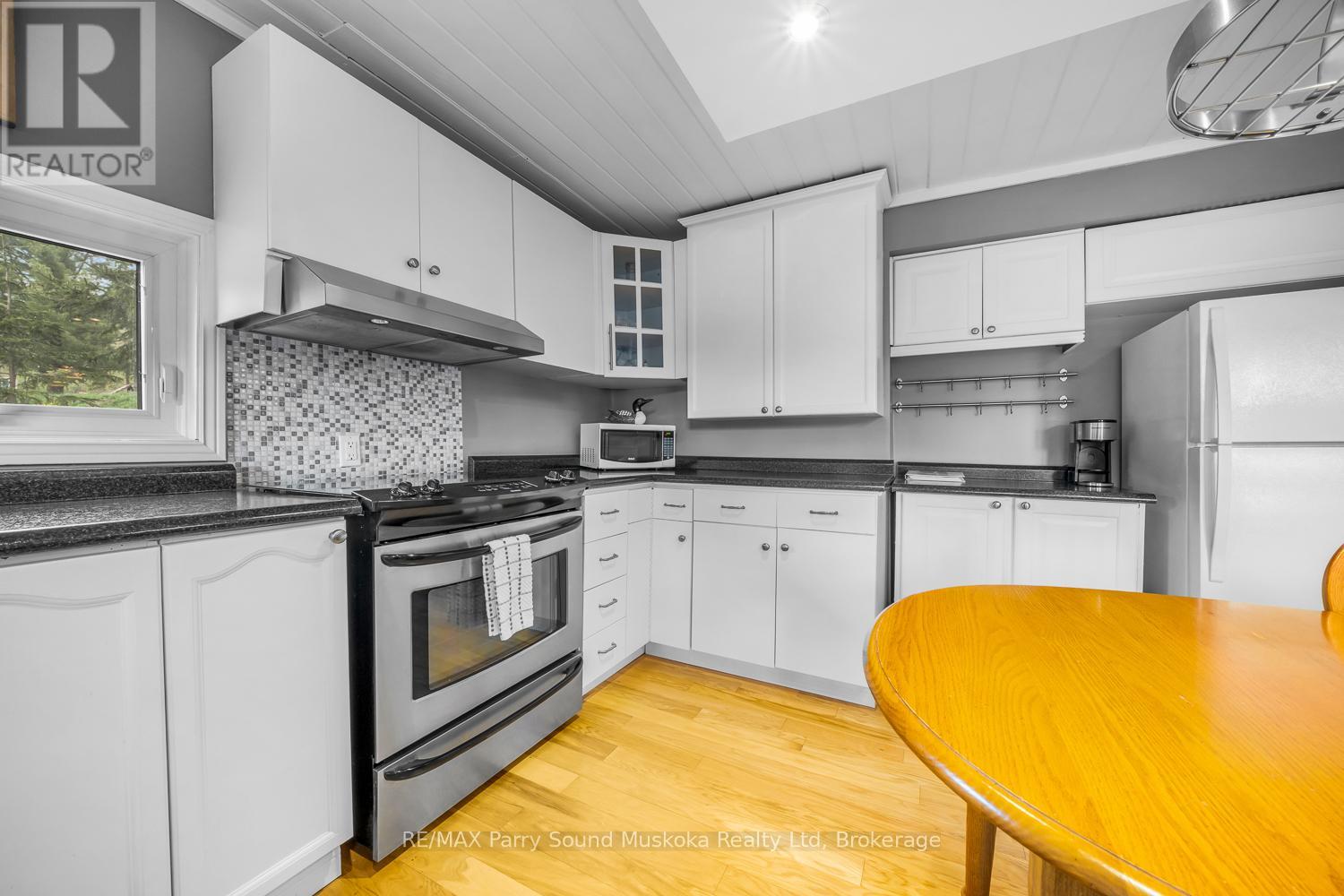 22 Dickinson Road, Mckellar, Ontario  P2A 2W7 - Photo 14 - X12154092