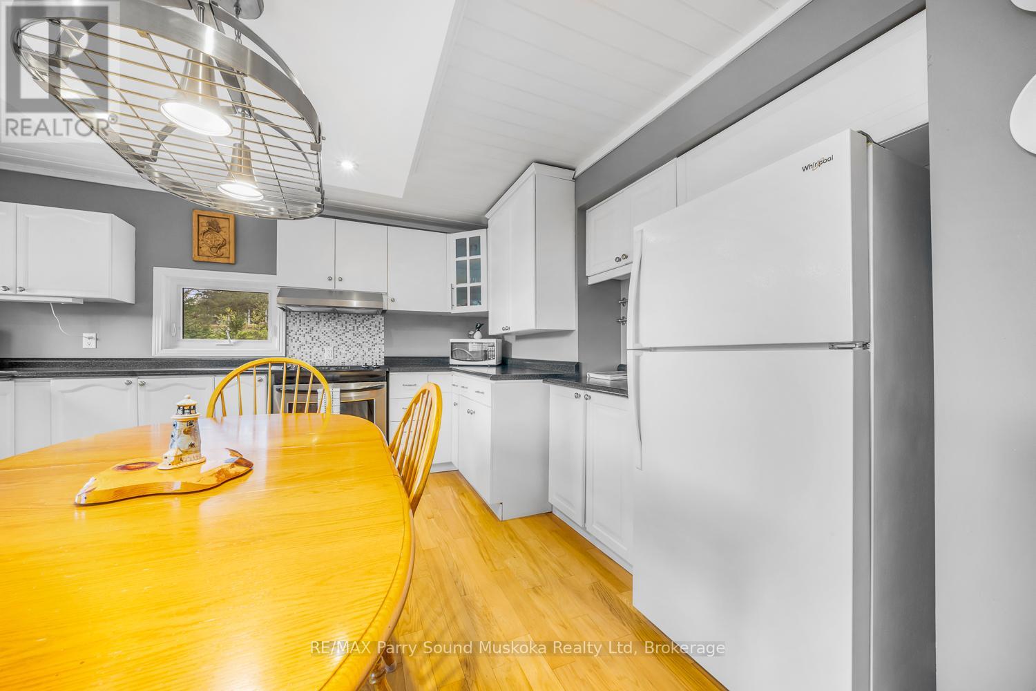 22 Dickinson Road, Mckellar, Ontario  P2A 2W7 - Photo 18 - X12154092