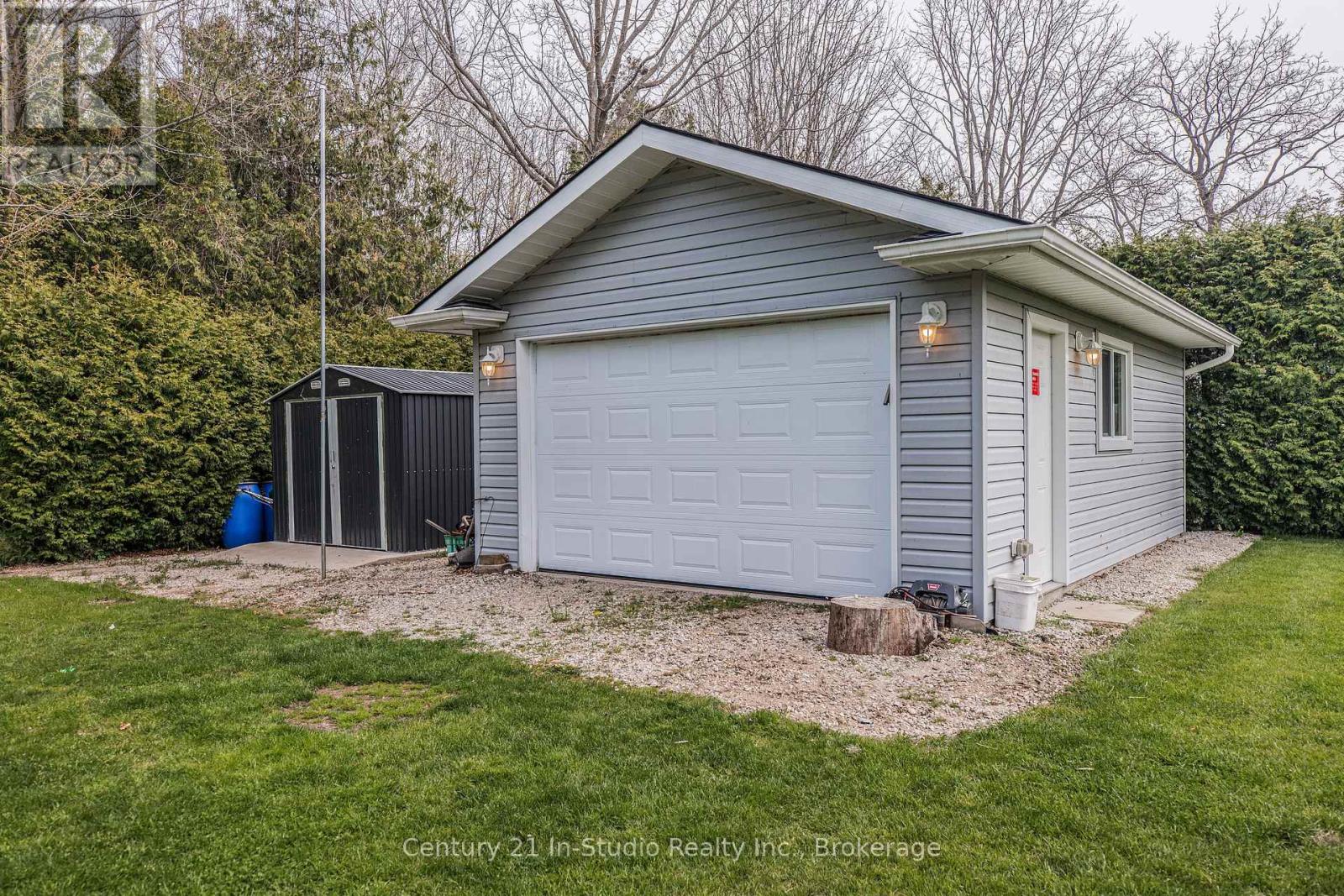406 Alice Street, Saugeen Shores, Ontario  N0H 2L0 - Photo 33 - X12154113