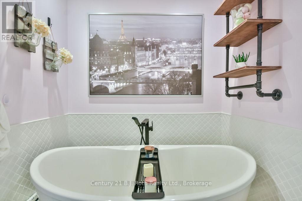 507 - 110 Steamship Bay Road, Gravenhurst, Ontario  P1P 1Z9 - Photo 37 - X12154166