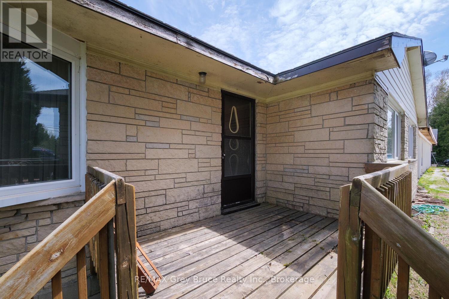 7382 Highway 6, Northern Bruce Peninsula, Ontario  N0H 2R0 - Photo 10 - X12154209
