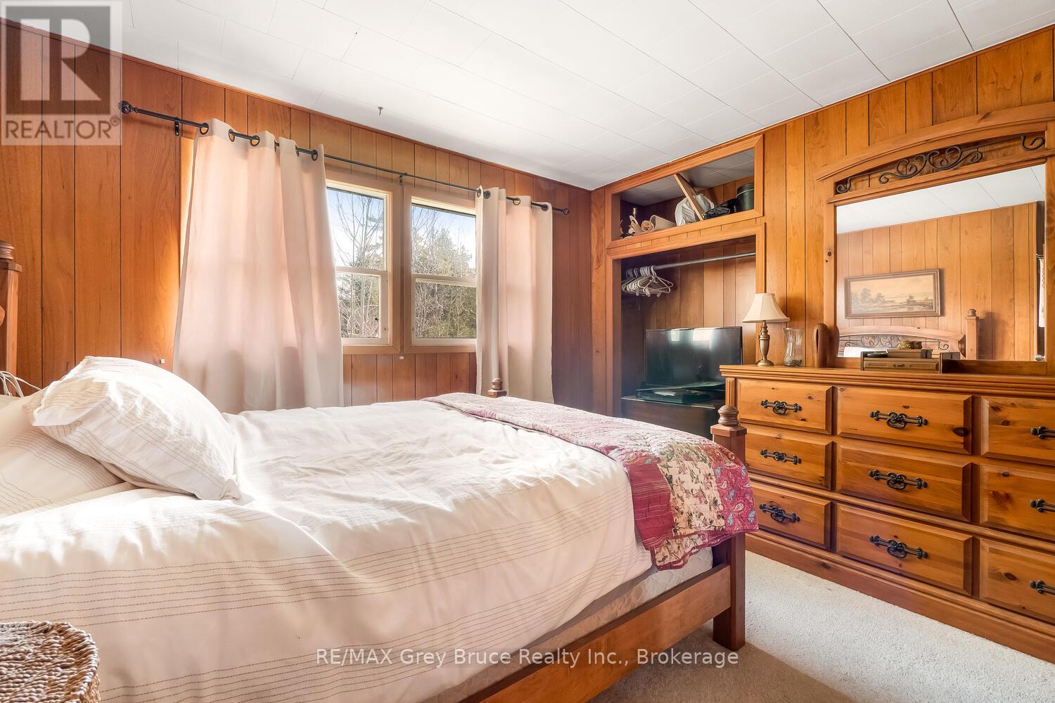 7382 Highway 6, Northern Bruce Peninsula, Ontario  N0H 2R0 - Photo 18 - X12154209